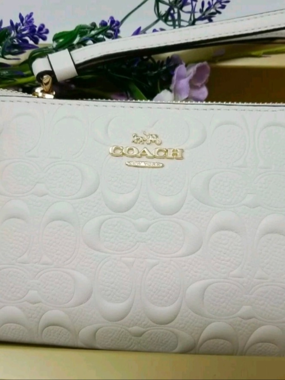 Authentic COACH Embossed leather zip wristlet/wallet in Chalk